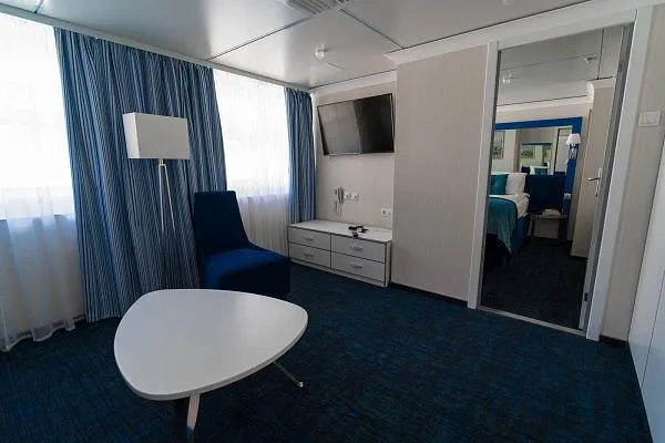 Каюта Люкс двухкомнатный 2М+ на т/х Антон Чехов Изображение 2