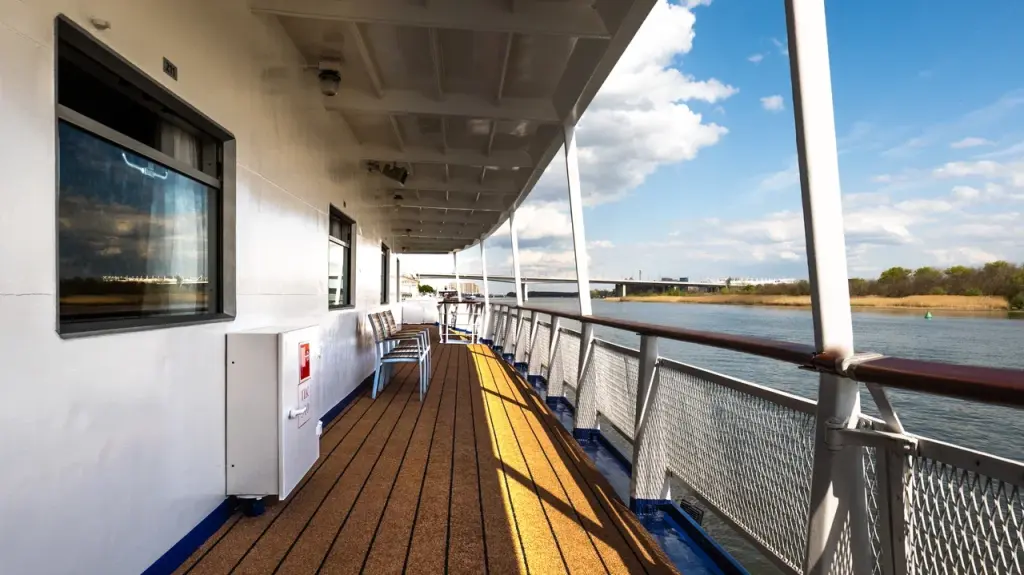 Тихий Дон-стало-палуба.jpg Тихий Дон-стало-палуба.jpg